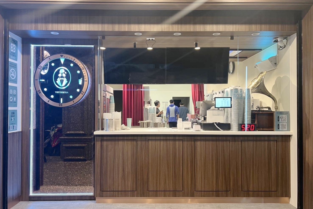 實況主丁特自創品牌「特．好喝」插旗台中逢甲商圈 粉絲敲碗期待成真！